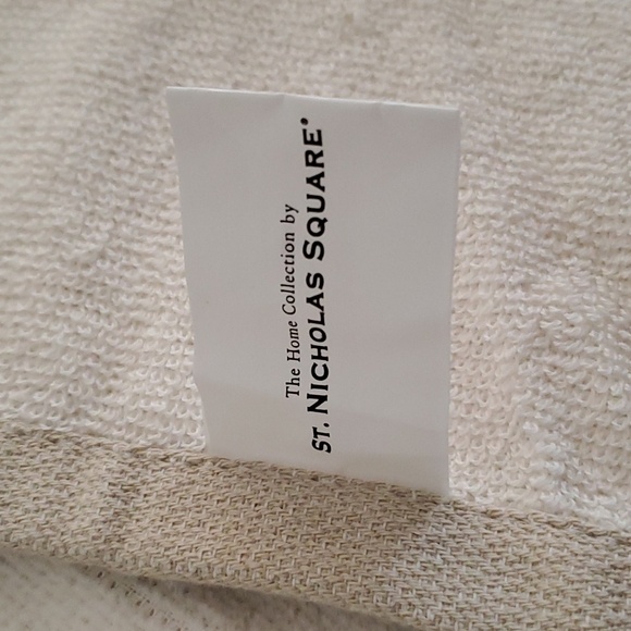 Three Piece Ivory Bath Towel Set With Trees And Holly - Picture 6 of 7